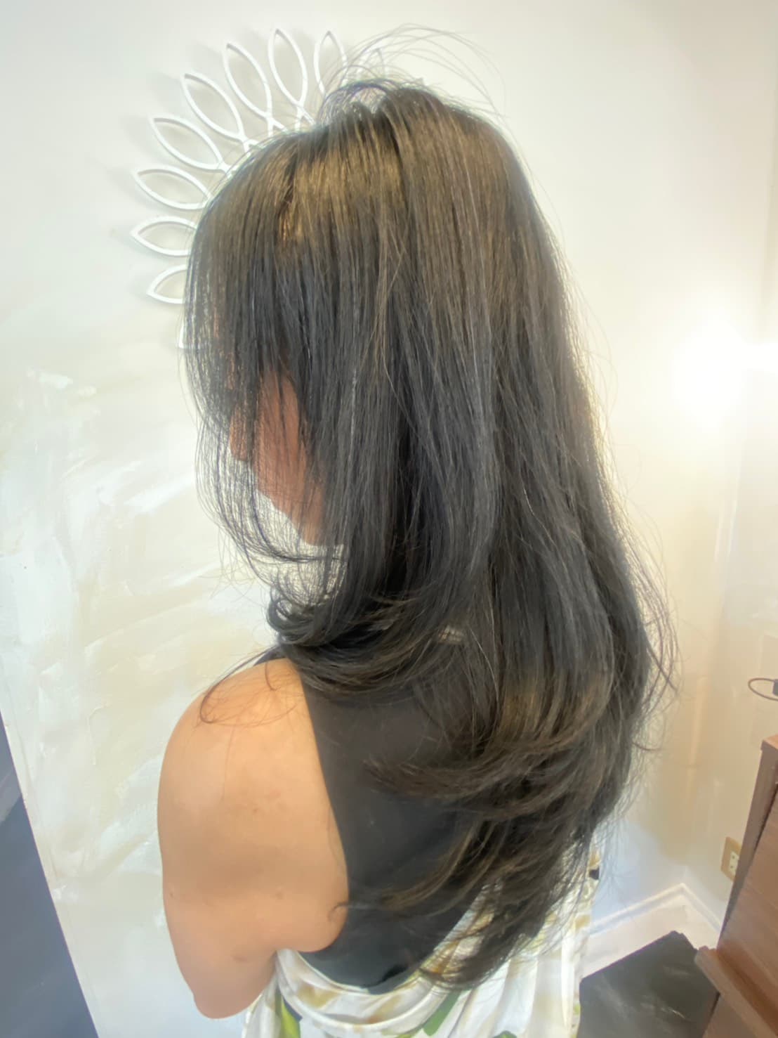 施術後：艶のあるストレートヘアに改善