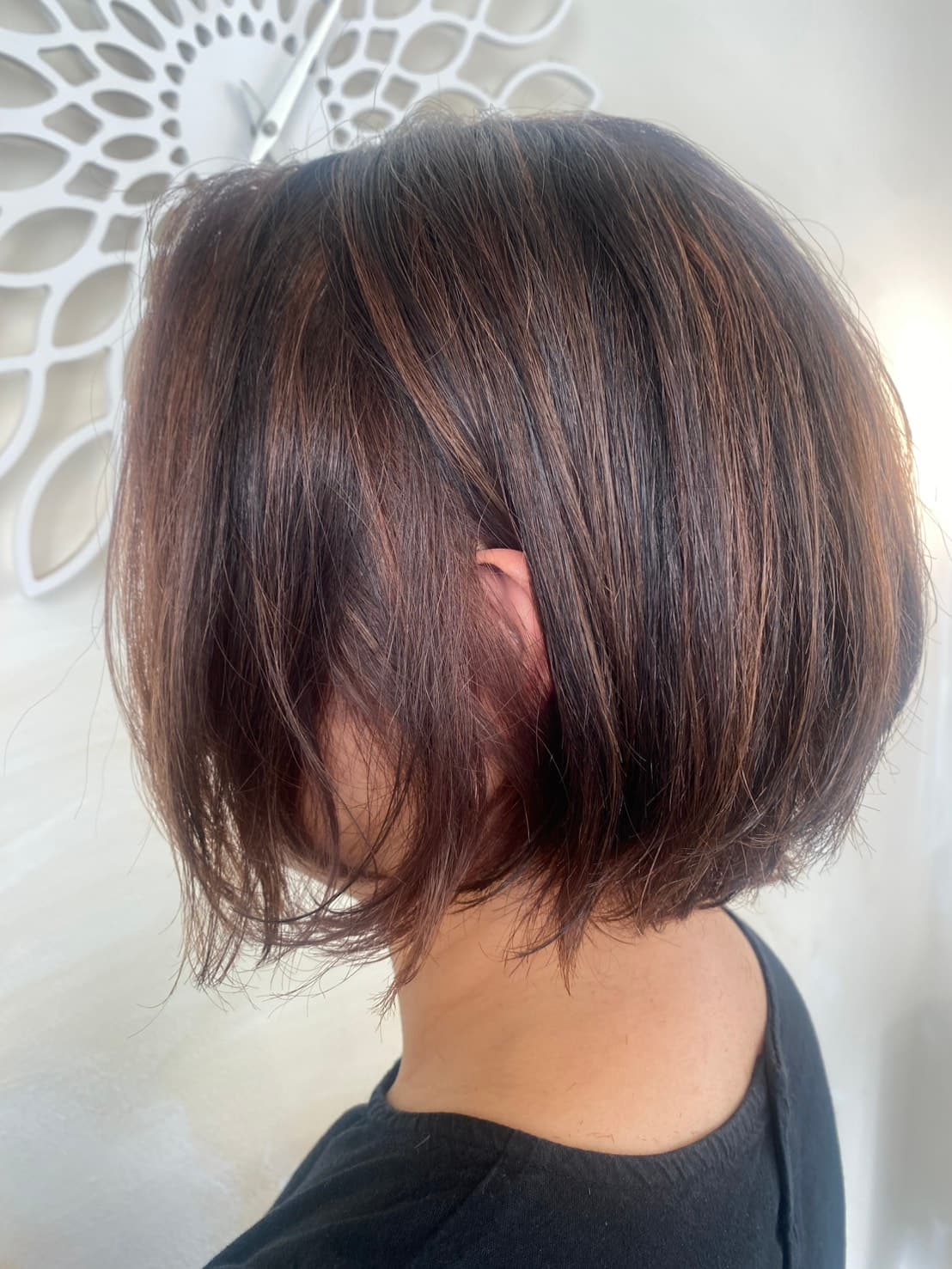 施術後：サラサラのストレートヘアに改善
